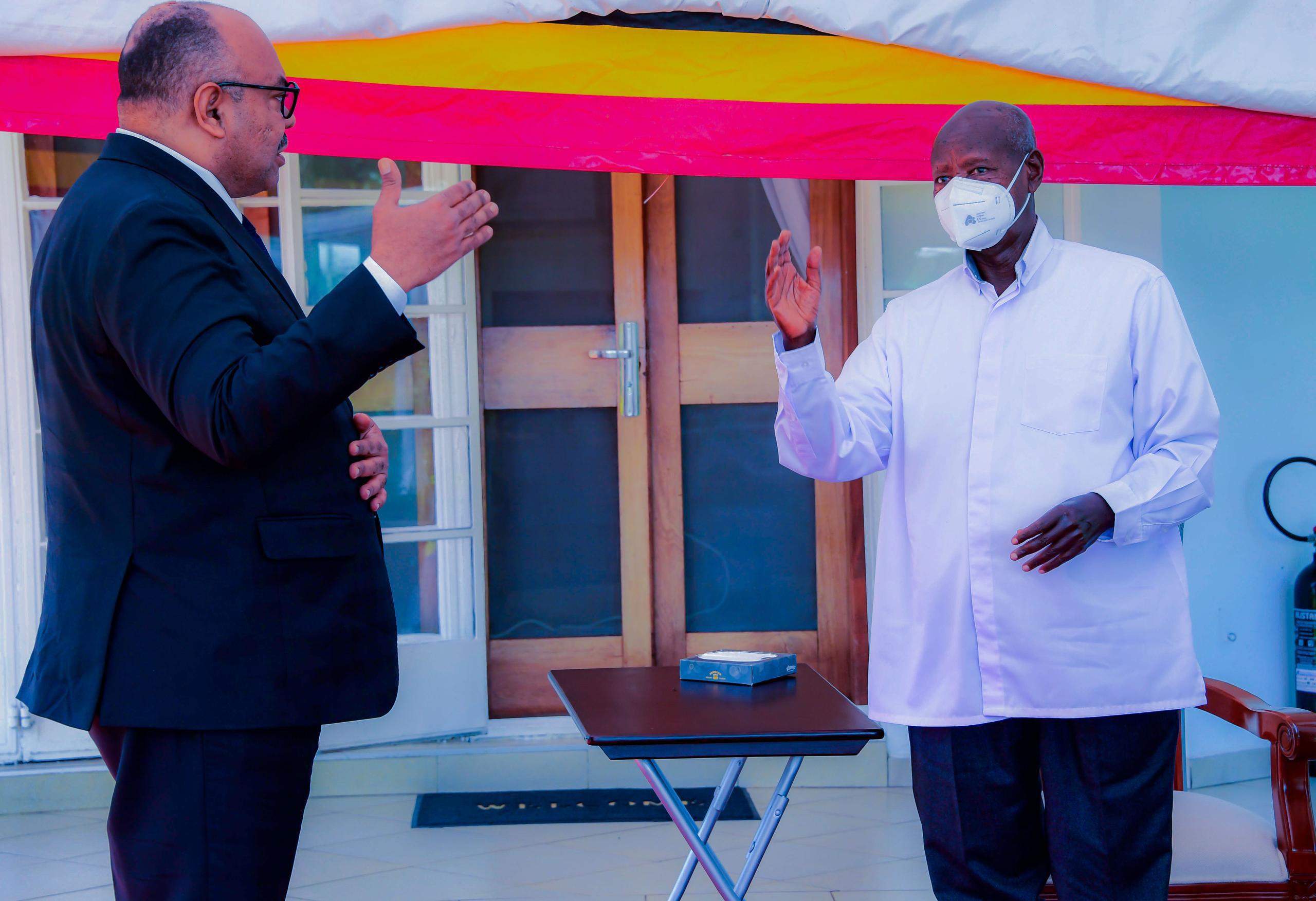 Waziri Kombo Amkabidhi Rais Museveni Ujumbe Maalum kutoka kwa Rais Samia