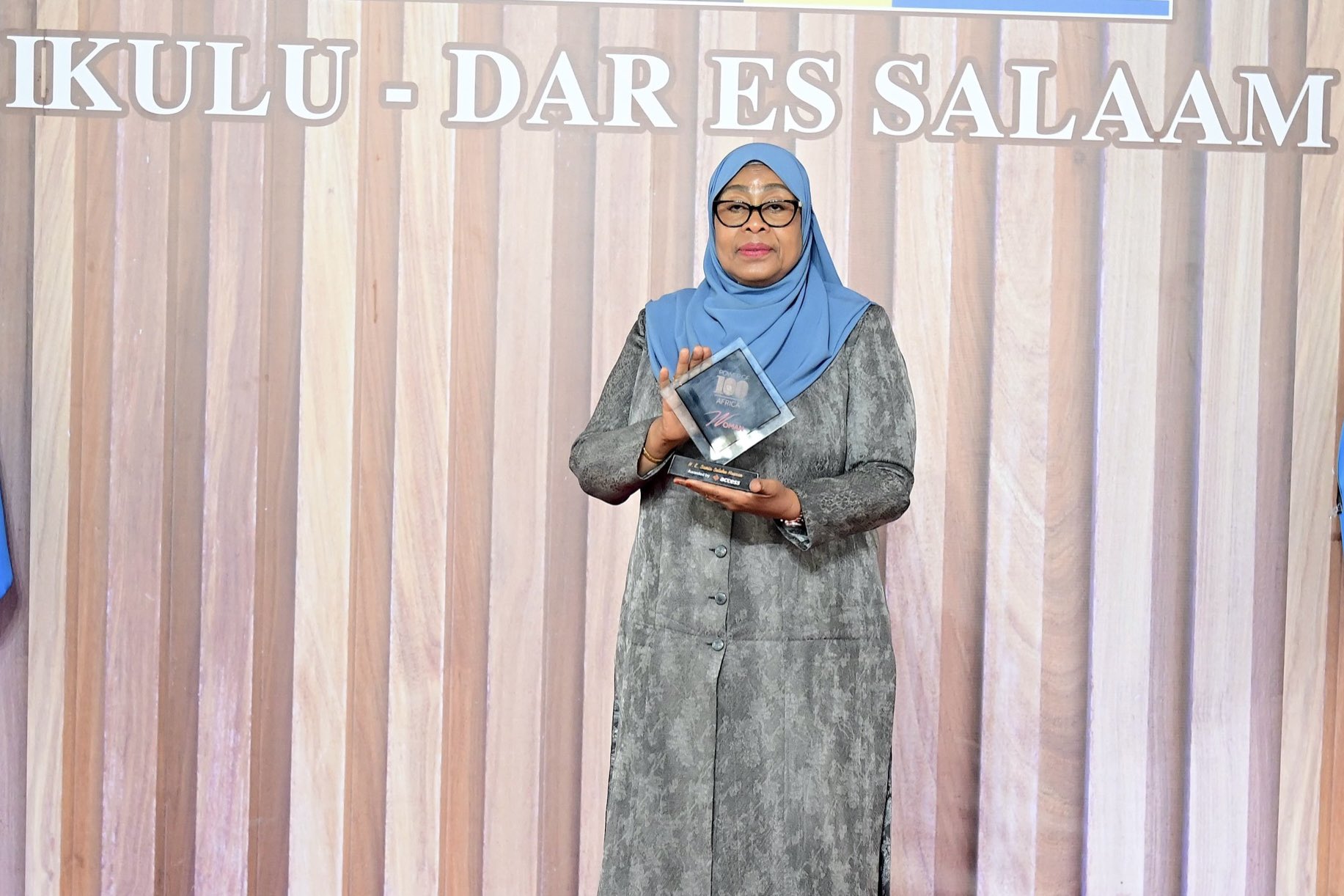 Rais Samia Suluhu akabidhiwa Tuzo Maalum ya ‘Power of 100 Women Award