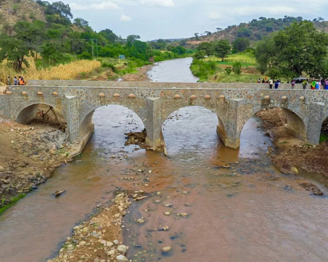 Tozo ya mafuta ilivyokamilisha ujenzi wa Daraja la Mawe la Mto Mmbaga