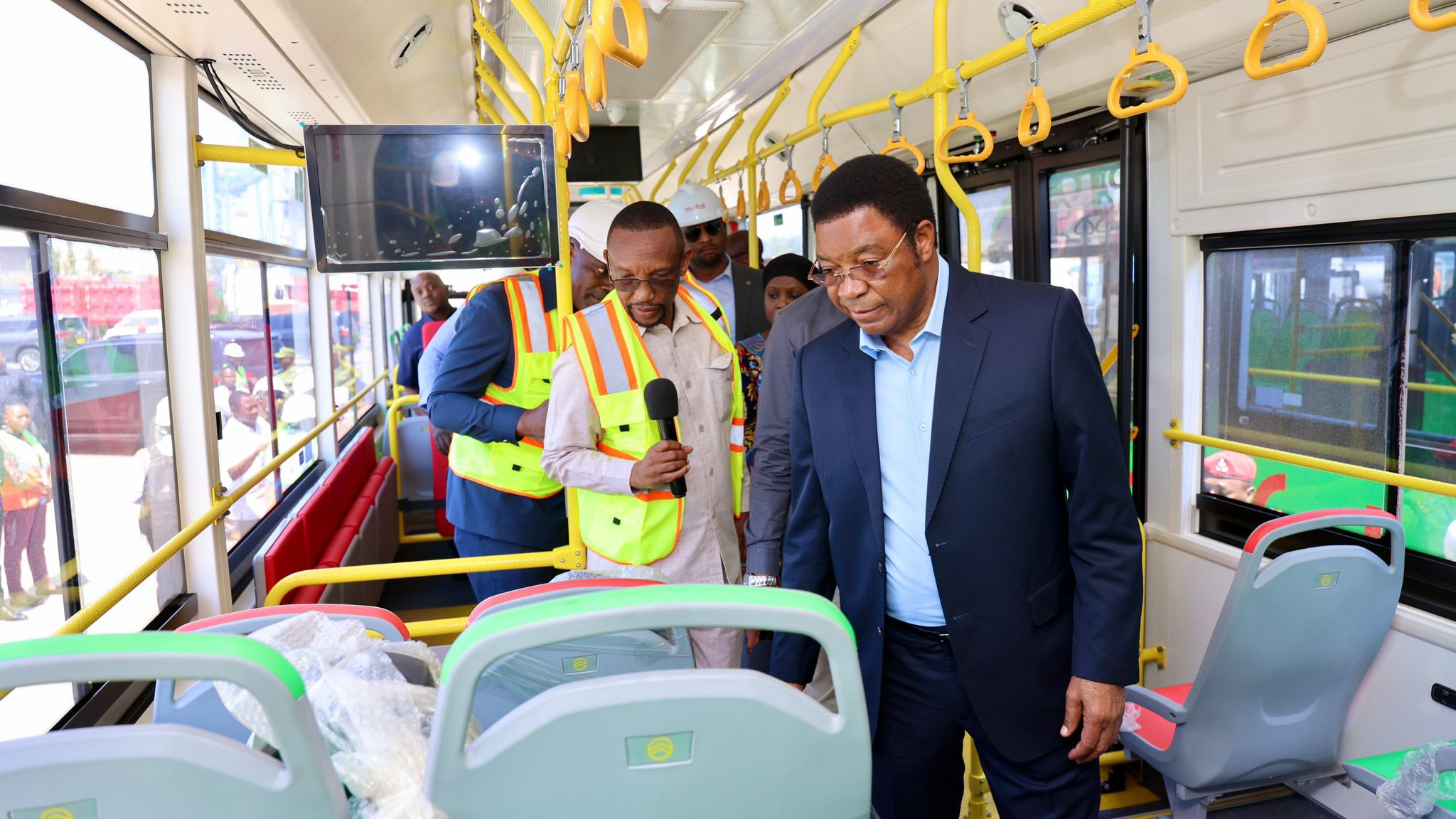 Waziri Mkuu akagua mabasi, miundombinu ya mradi wa BRT Awamu ya Pili