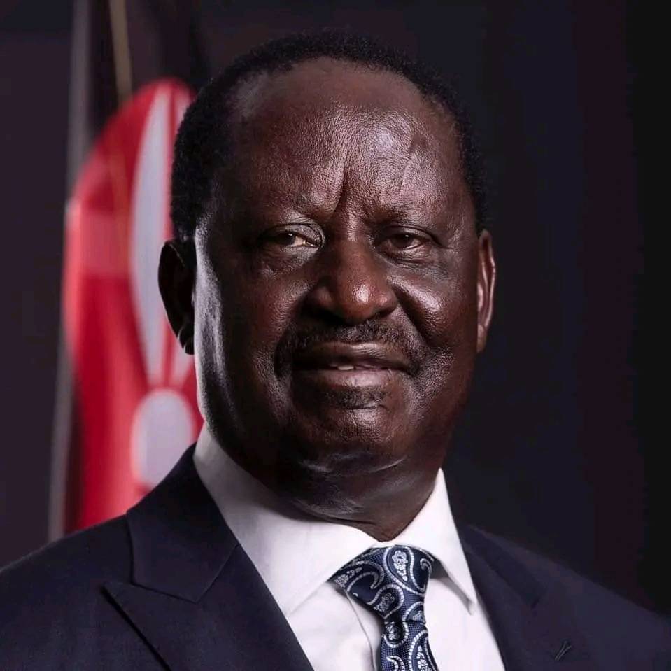 Ruto amlilia Raila, atangaza siku 7 za maombolezo