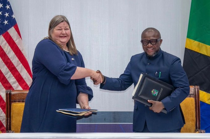 Tanzania na Marekani zimesaini Hati ya Makubaliano ya Ushirikiano katika Sekta ya Afya yenye thamani ya dola za Marekani bilioni 3.15 Tanzania na Marekani zimesaini Hati ya Makubaliano ya Ushirikiano katika Sekta ya Afya yenye thamani ya dola za Marekani bilioni 3.15